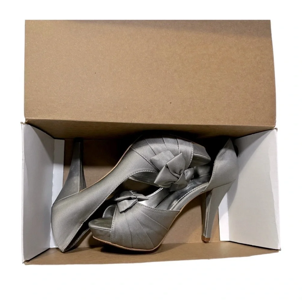 David's Bridal Dyable Gray Satin Platform High Heels Size 7